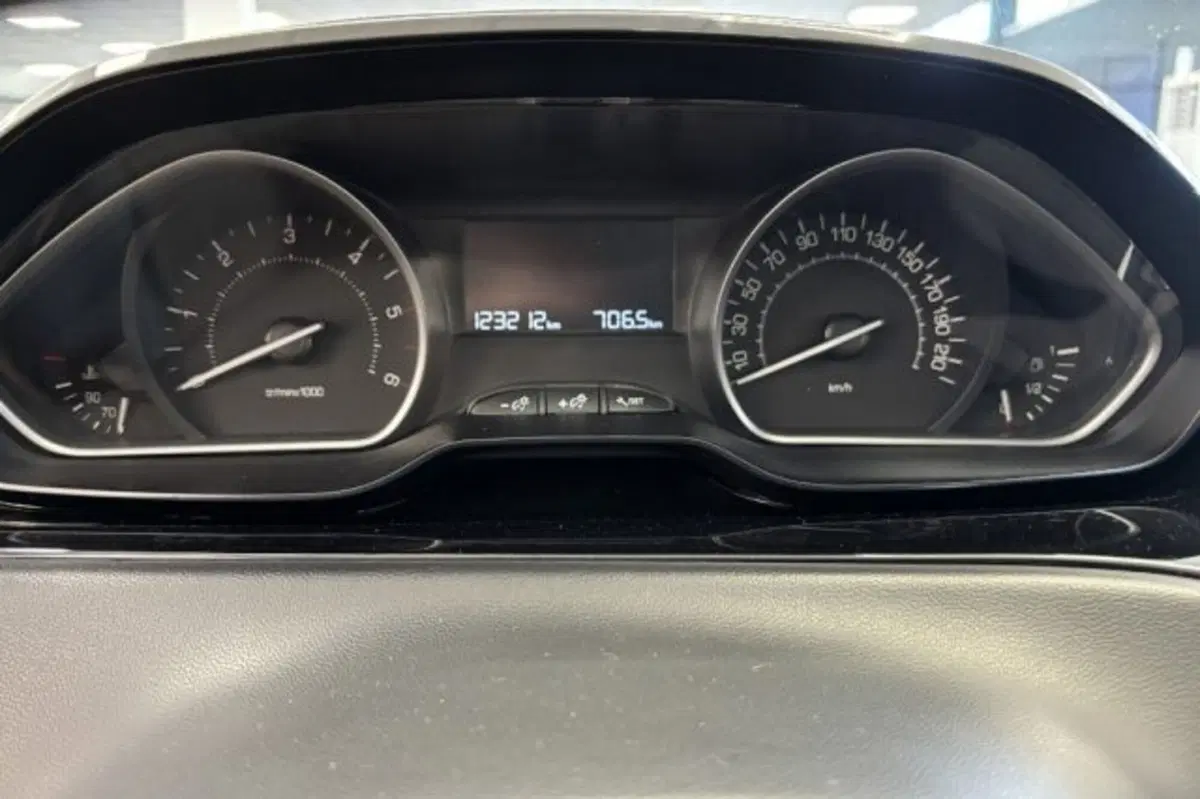 Peugeot 208 usata a Latina (13)