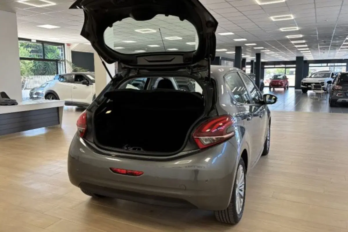 Peugeot 208 usata a Latina (7)