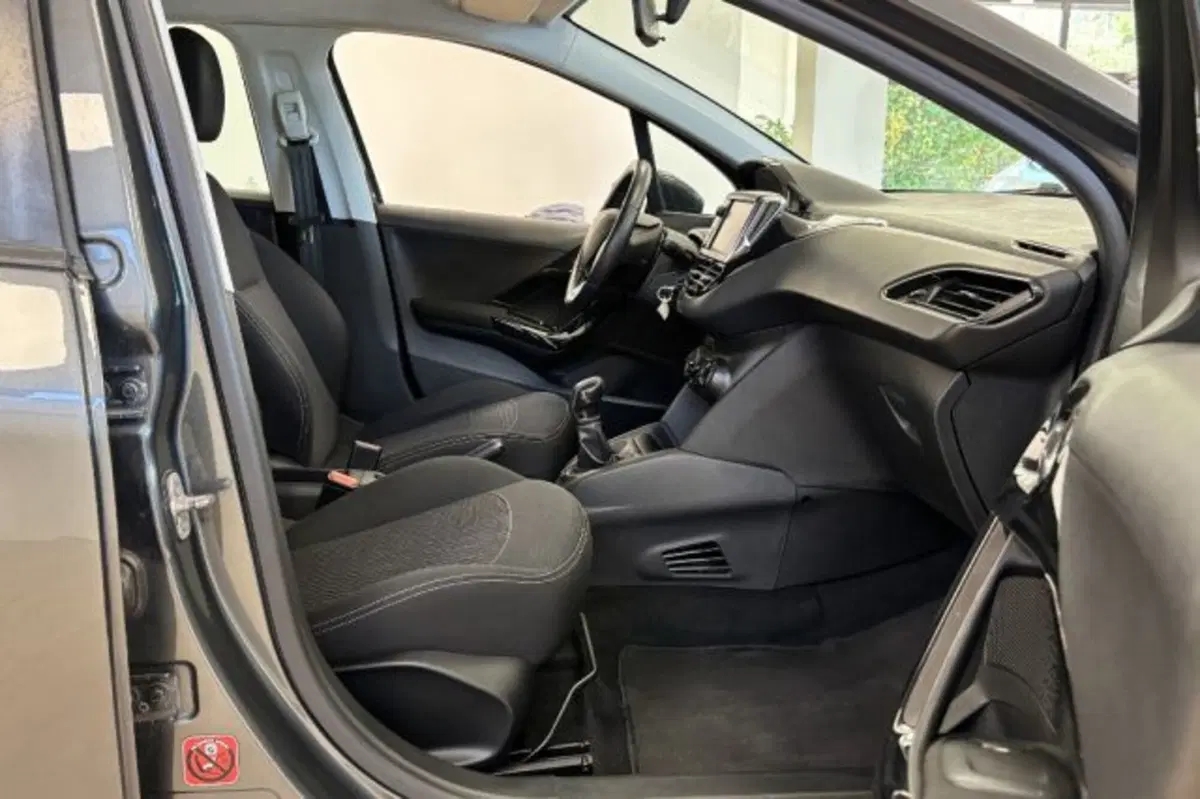 Peugeot 208 usata a Latina (8)