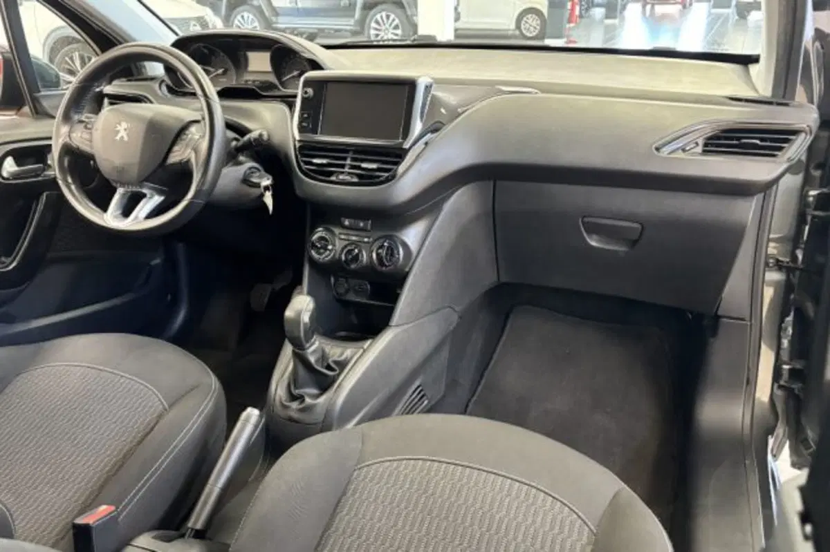 Peugeot 208 usata a Latina (9)