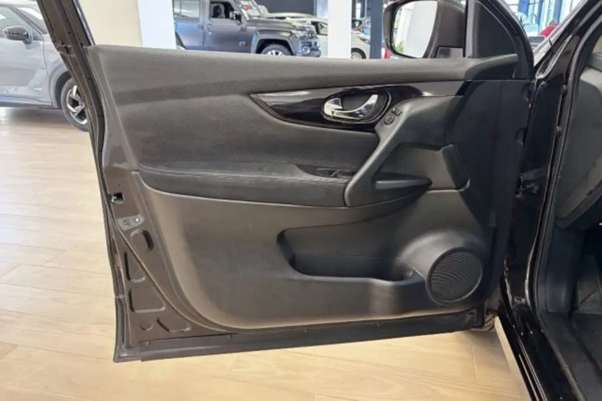 Nissan Qashqai usata a Latina (12)