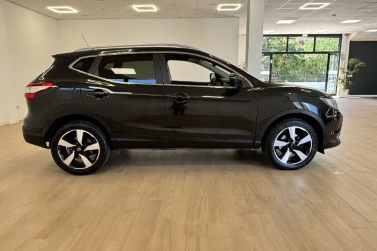 Nissan Qashqai usata a Latina (4)
