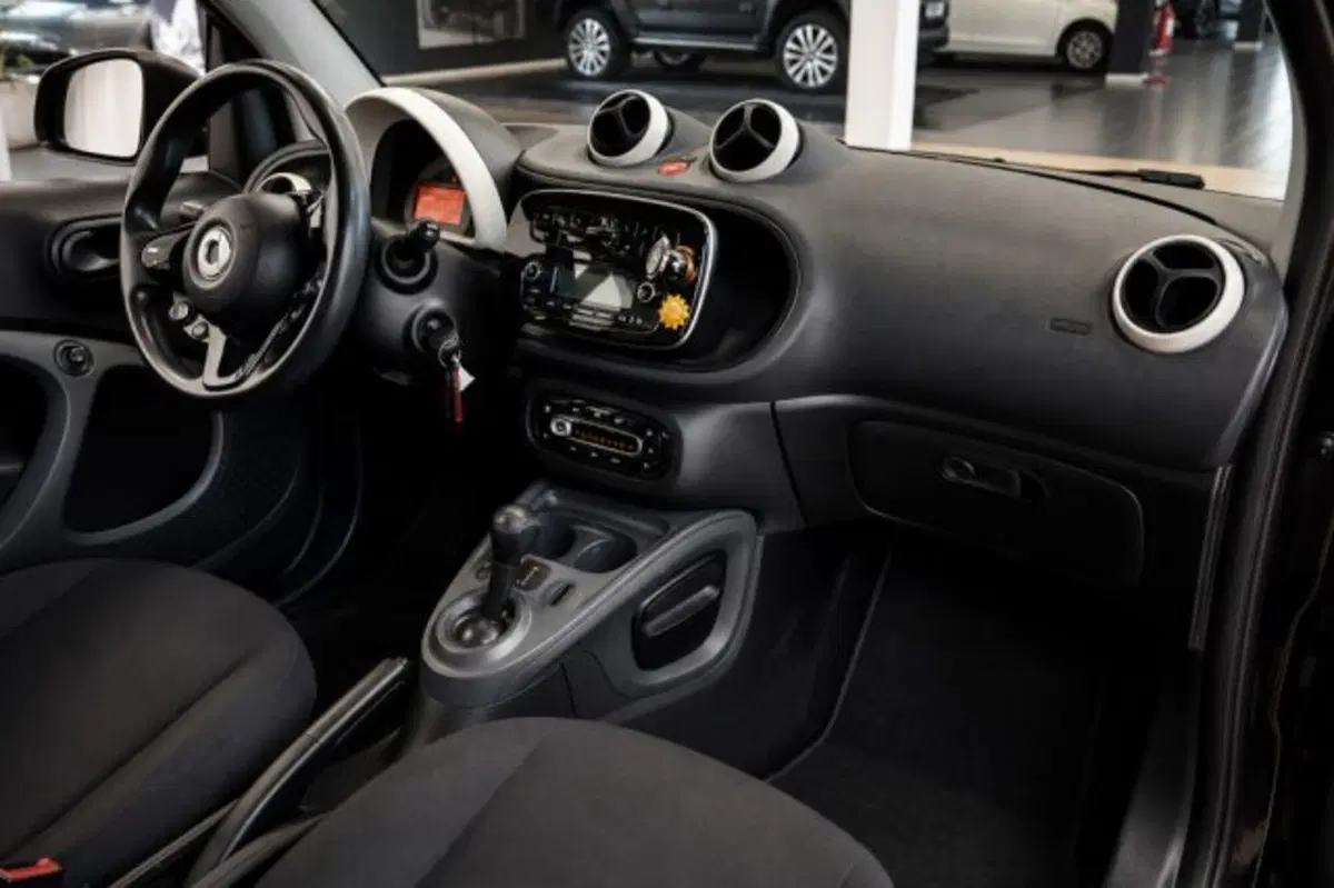 smart Fortwo usata a Latina (9)