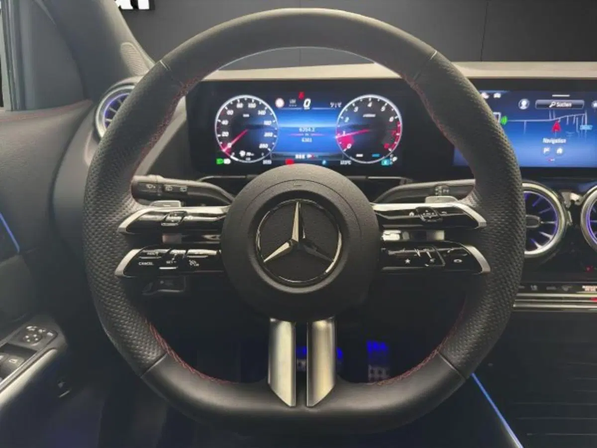 Mercedes-Benz GLA SUV usata a Novara (10)