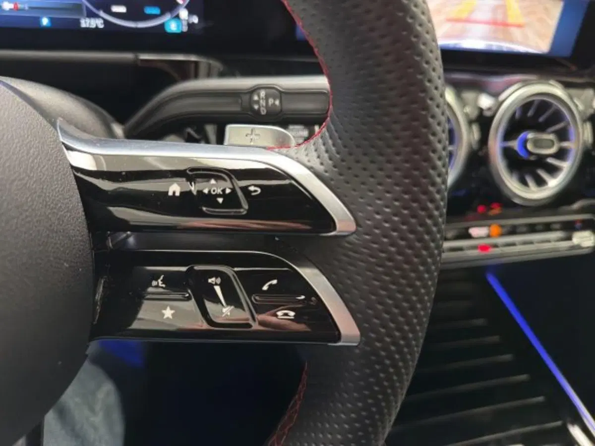 Mercedes-Benz GLA SUV usata a Novara (11)