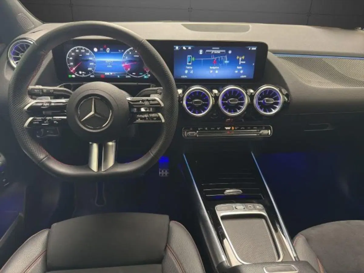 Mercedes-Benz GLA SUV usata a Novara (17)