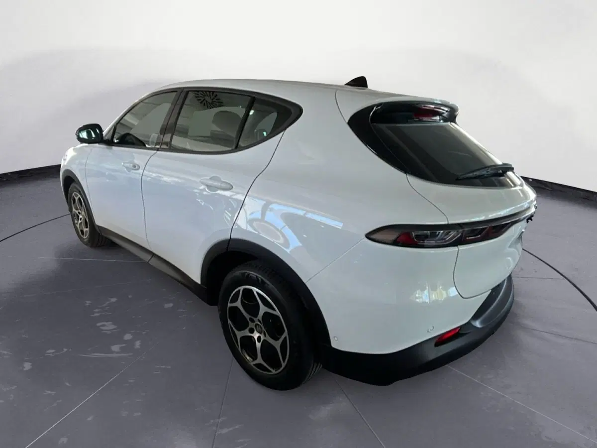 Alfa Romeo Tonale nuova a Lecce (4)