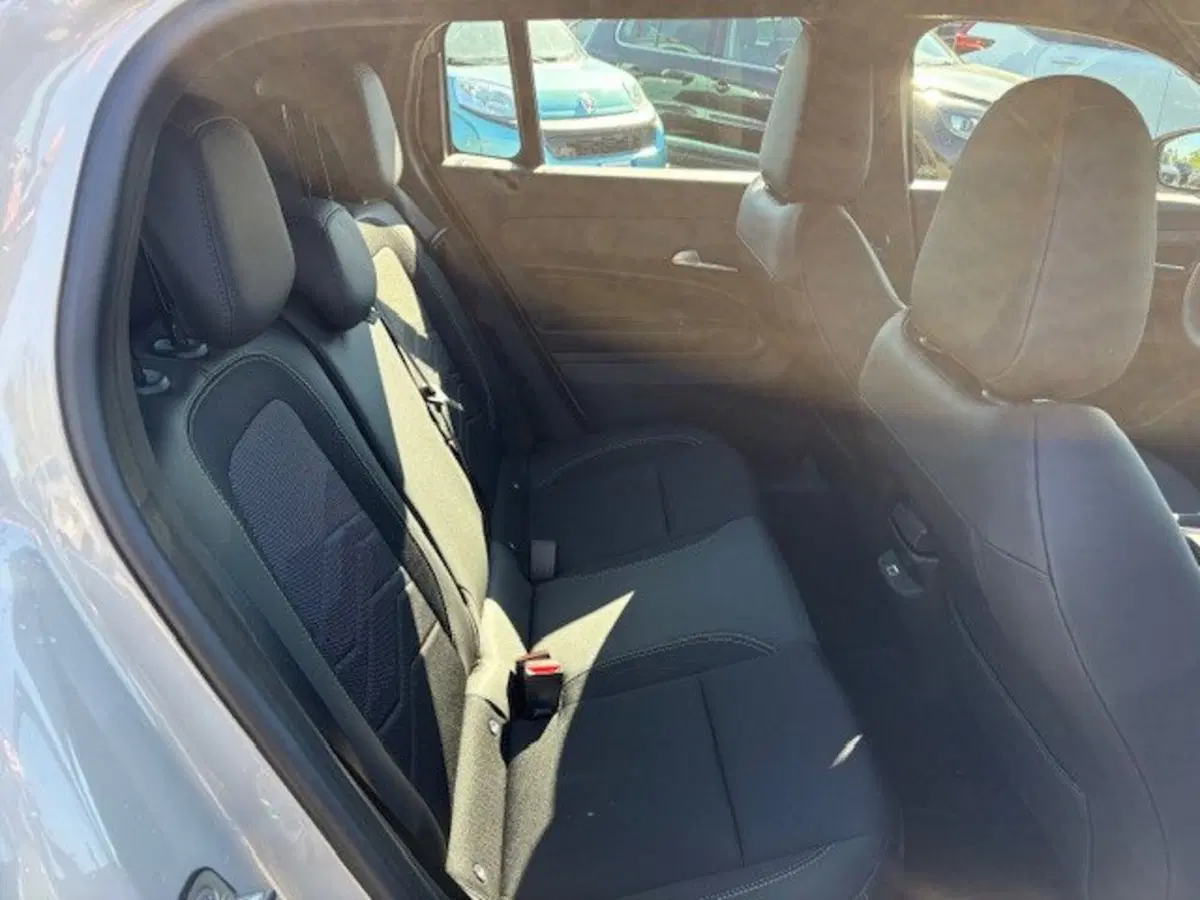 Jeep Avenger nuova a Macerata (11)