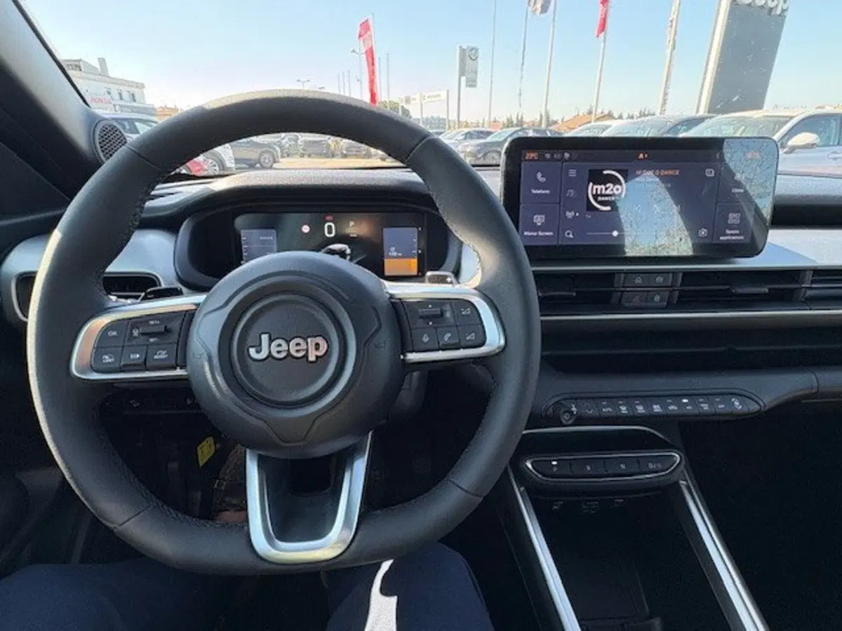 Jeep Avenger nuova a Macerata (14)