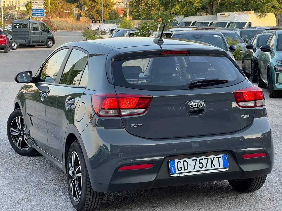 Kia Rio usata a Matera (11)