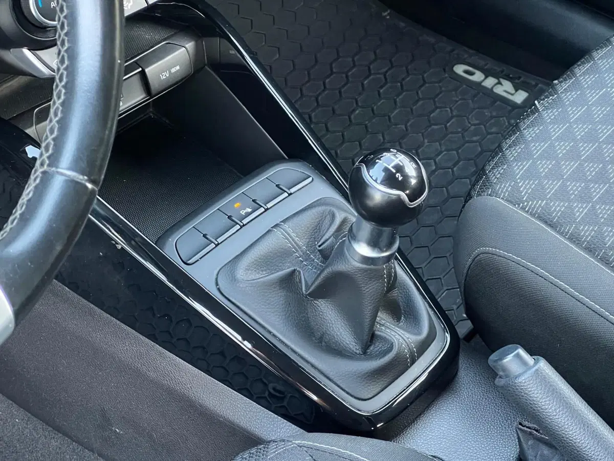 Kia Rio usata a Matera (17)