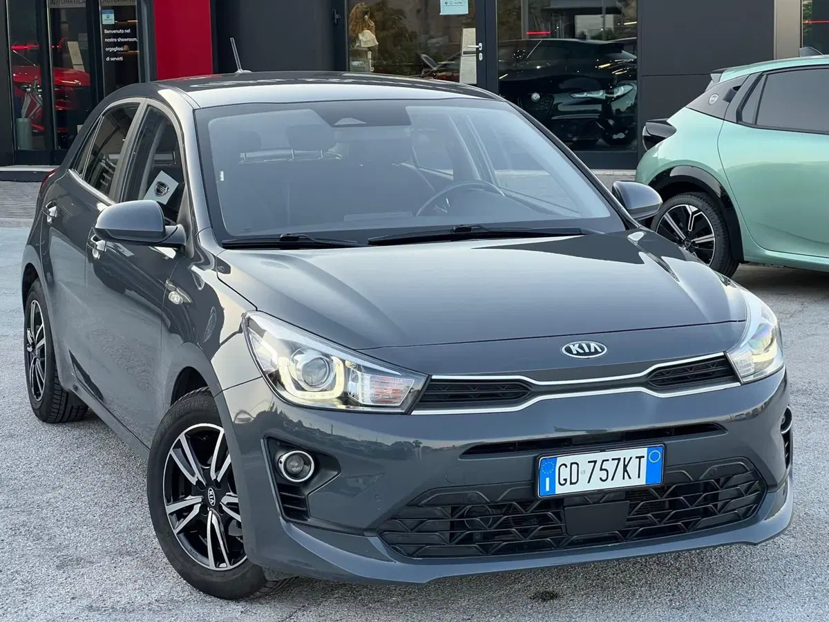 Kia Rio usata a Matera (5)