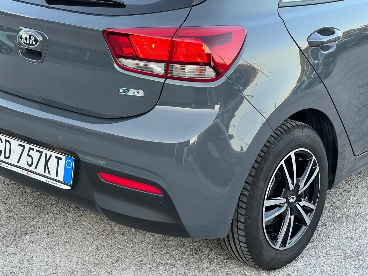Kia Rio usata a Matera (7)
