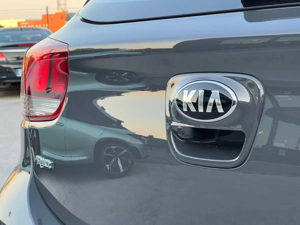 Kia Rio usata a Matera (8)