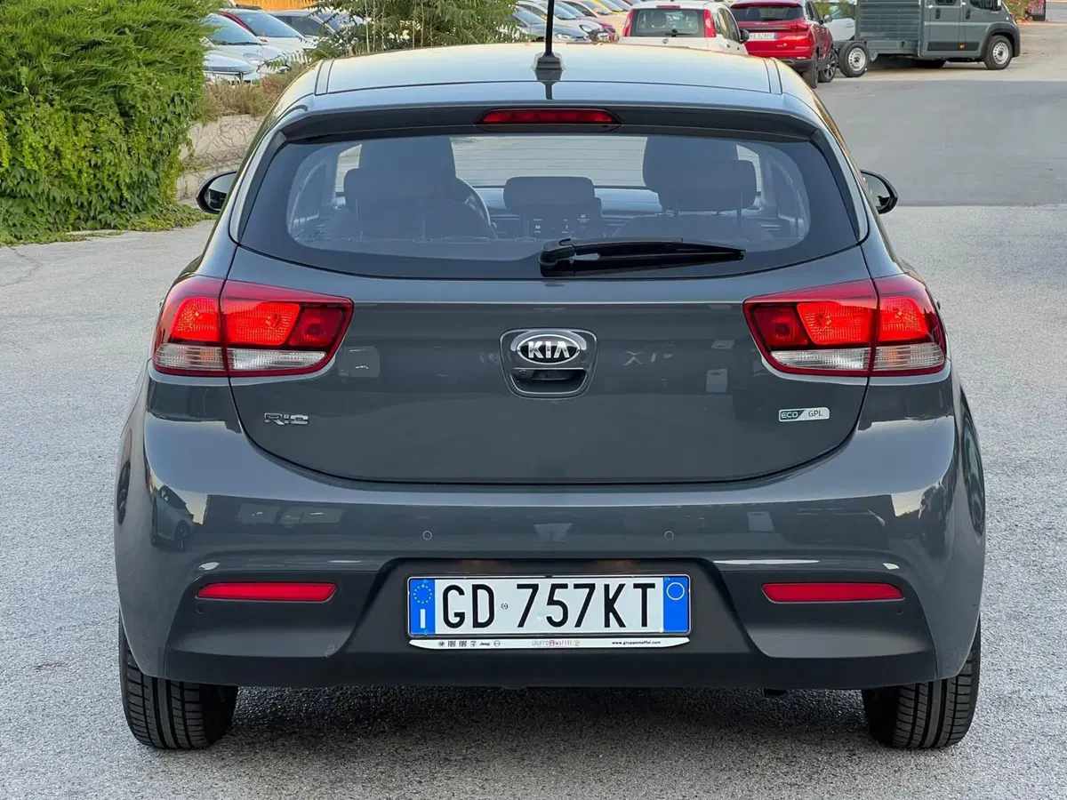 Kia Rio usata a Matera (9)