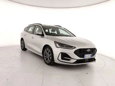 Ford Focus Station Wagon 1.5 EcoBlue 115 CV automatico SW ST-Line Design del 2023 usata a Caserta