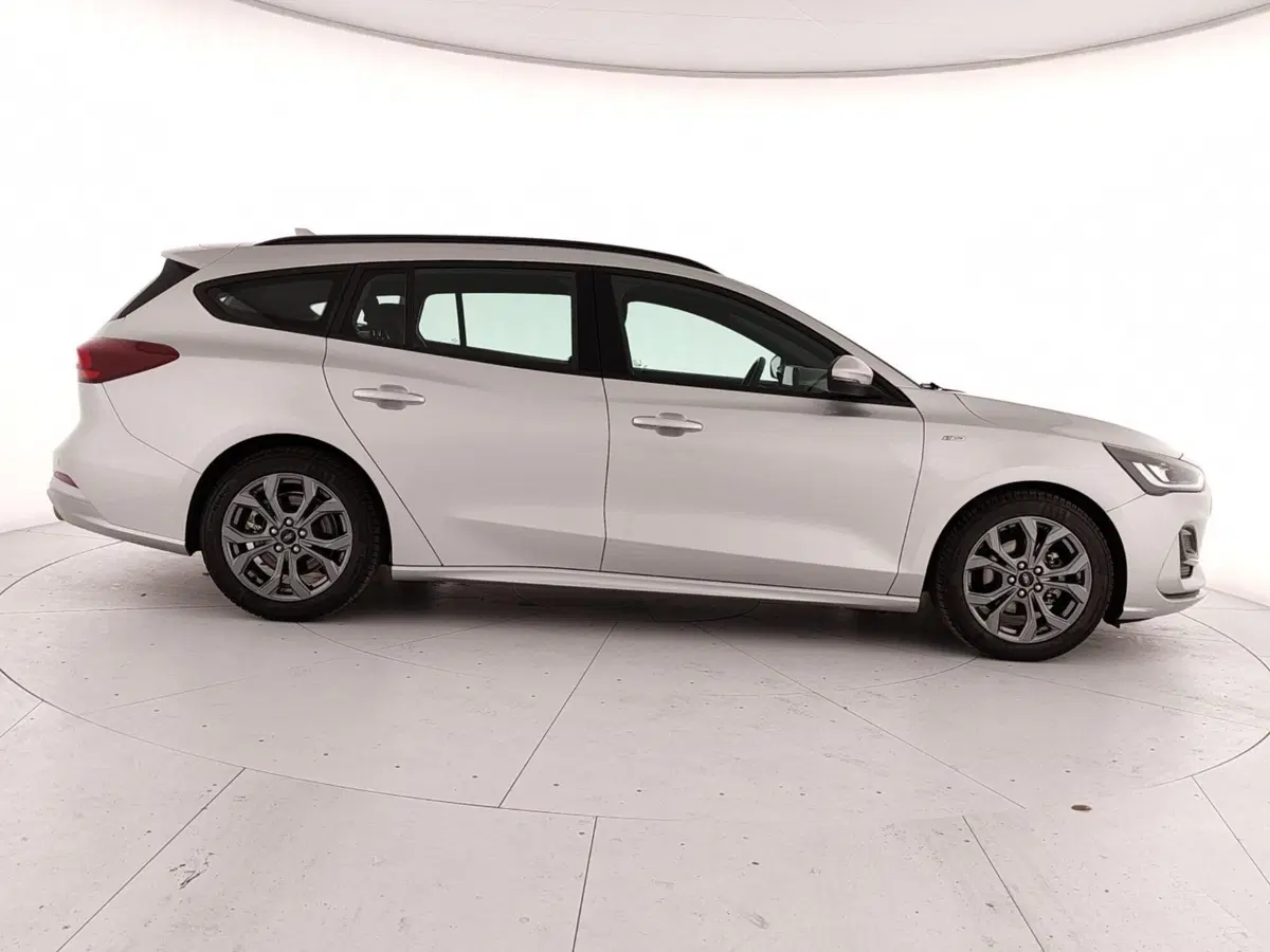 Ford Focus Station Wagon usata a Caserta (7)
