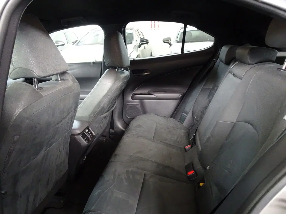 Lexus UX usata a Venezia (9)