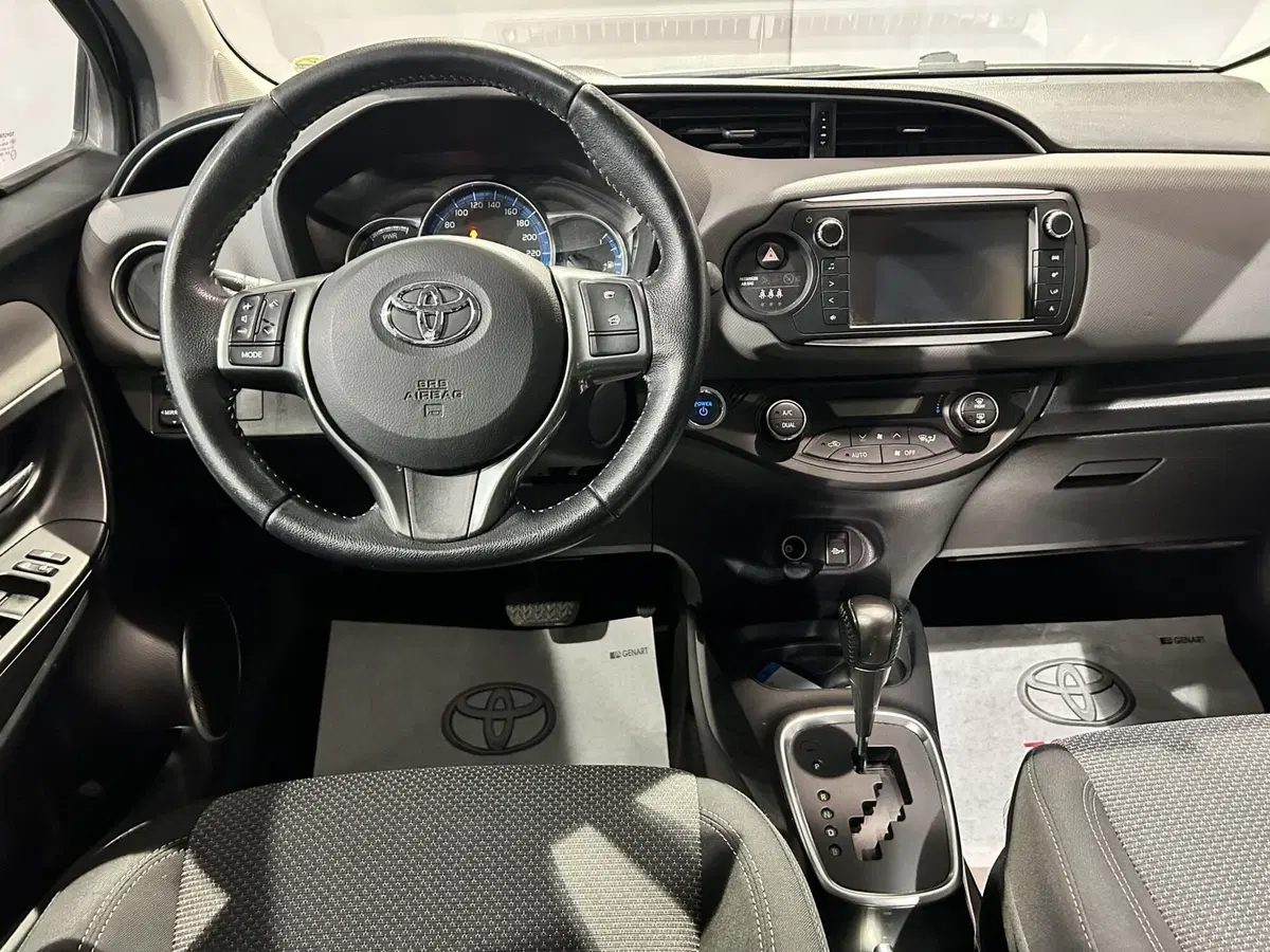 Toyota Yaris usata a Milano (9)