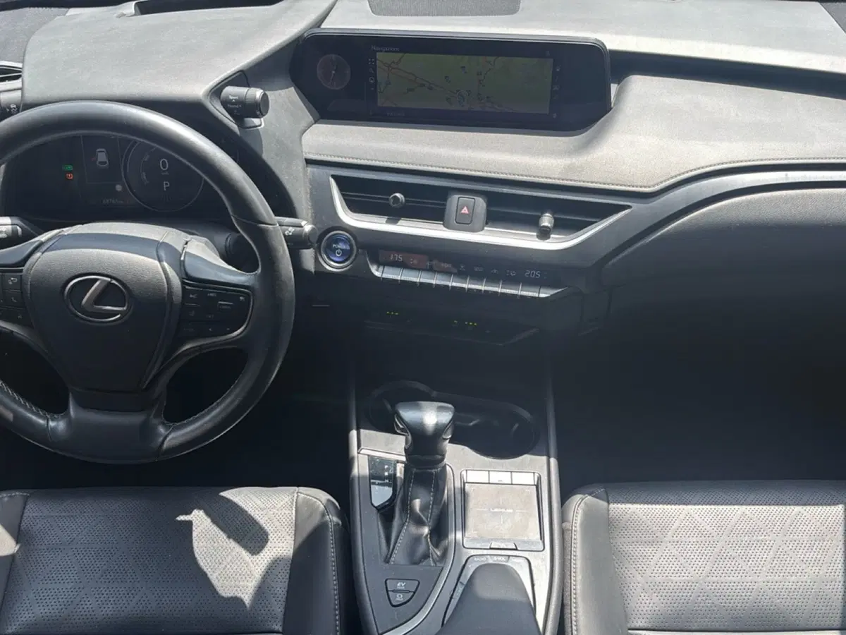 Lexus UX usata a Bologna (10)