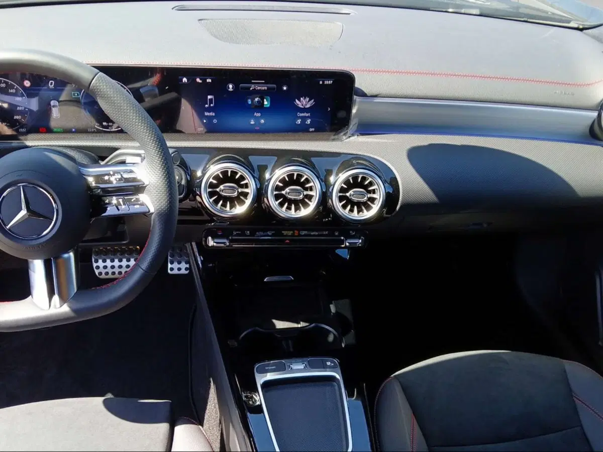 Mercedes-Benz CLA Shooting Brake nuova a Firenze (10)