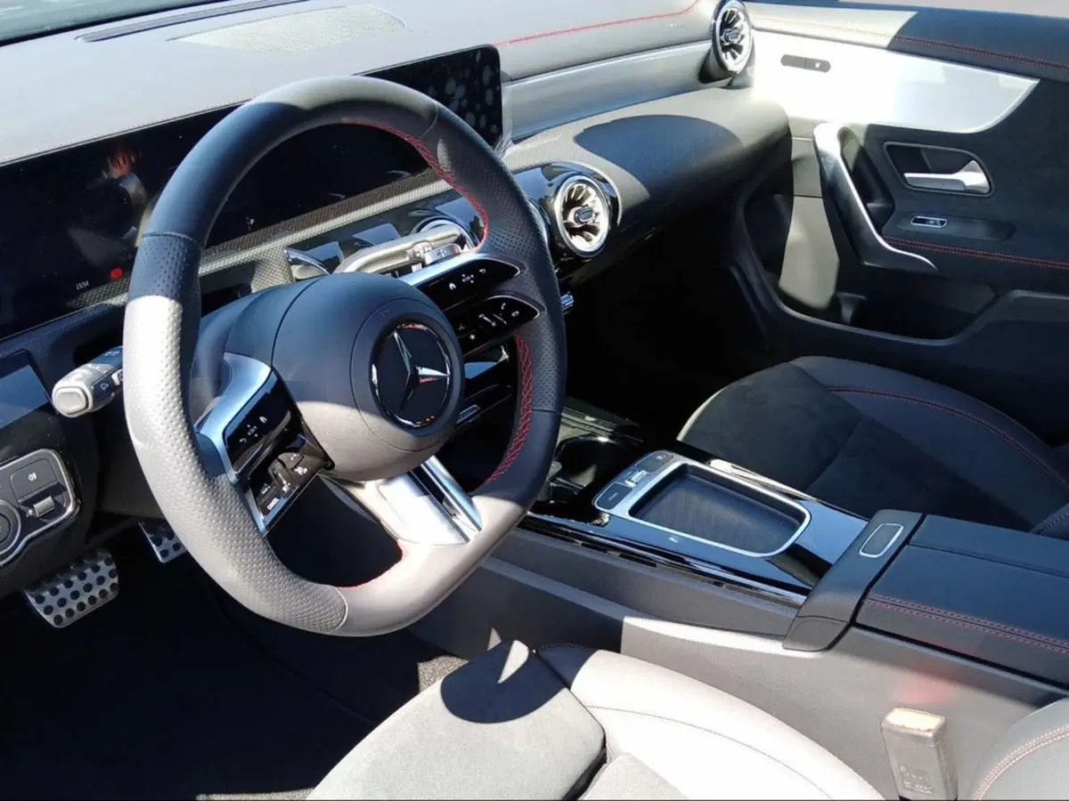 Mercedes-Benz CLA Shooting Brake nuova a Firenze (14)