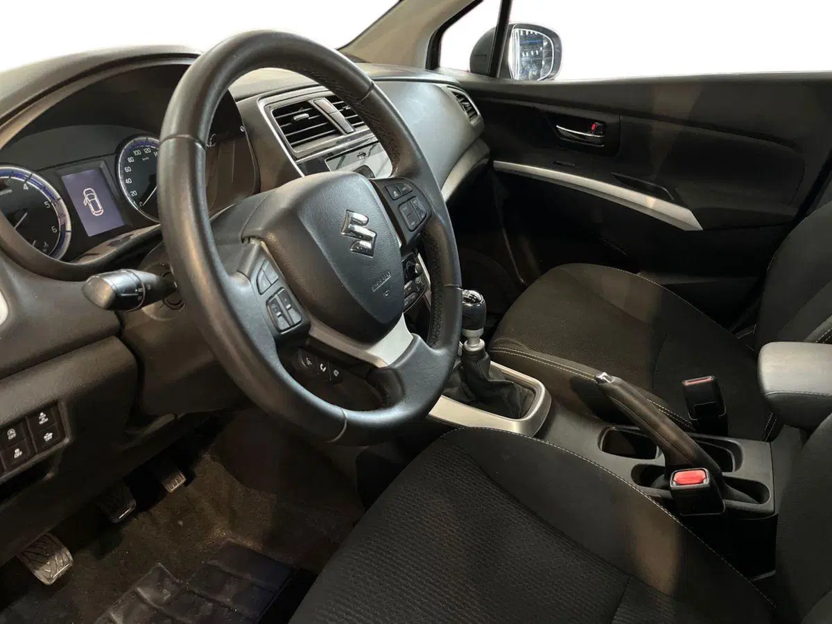 Suzuki S-Cross usata a Bari (10)