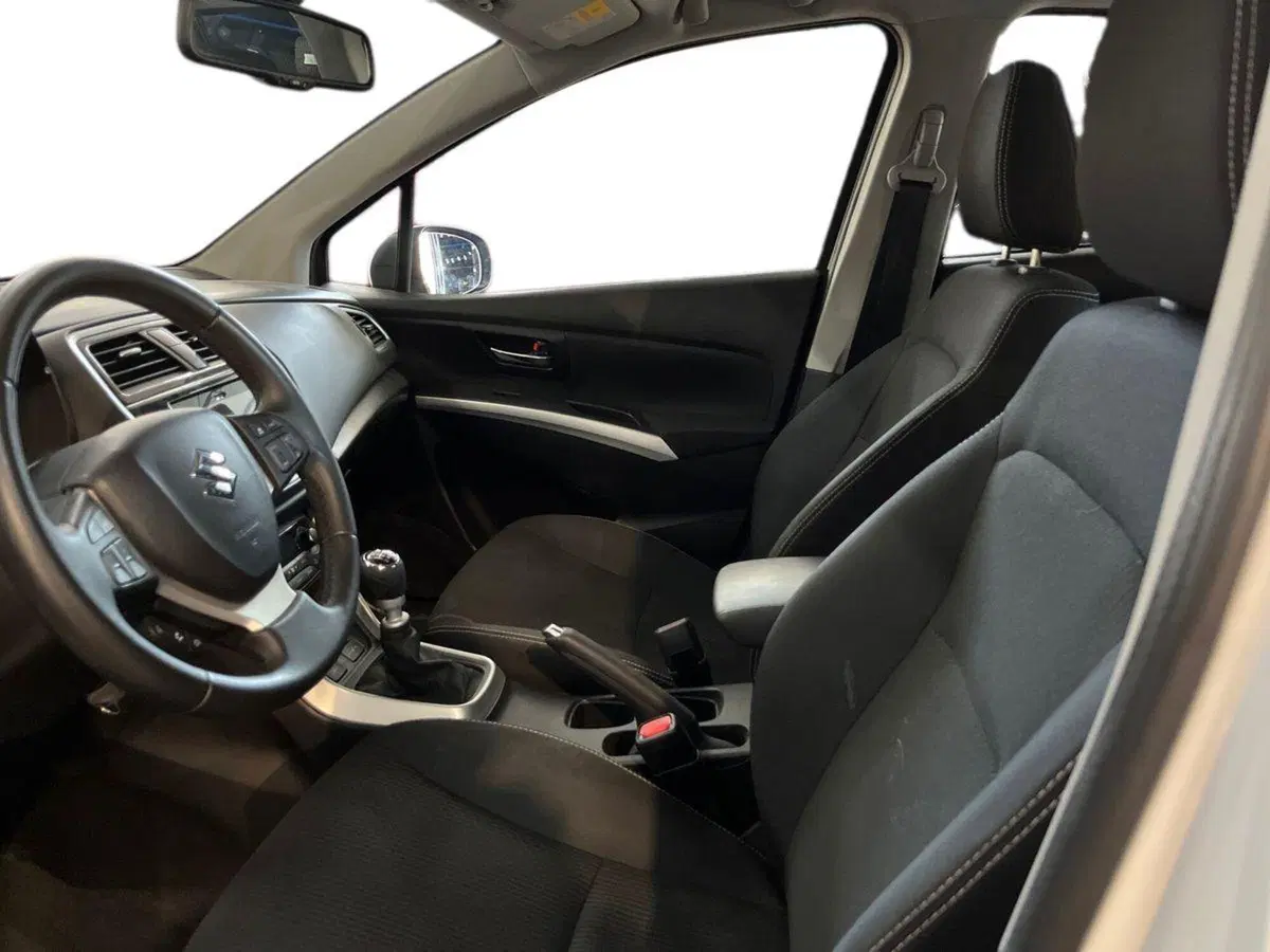 Suzuki S-Cross usata a Bari (7)