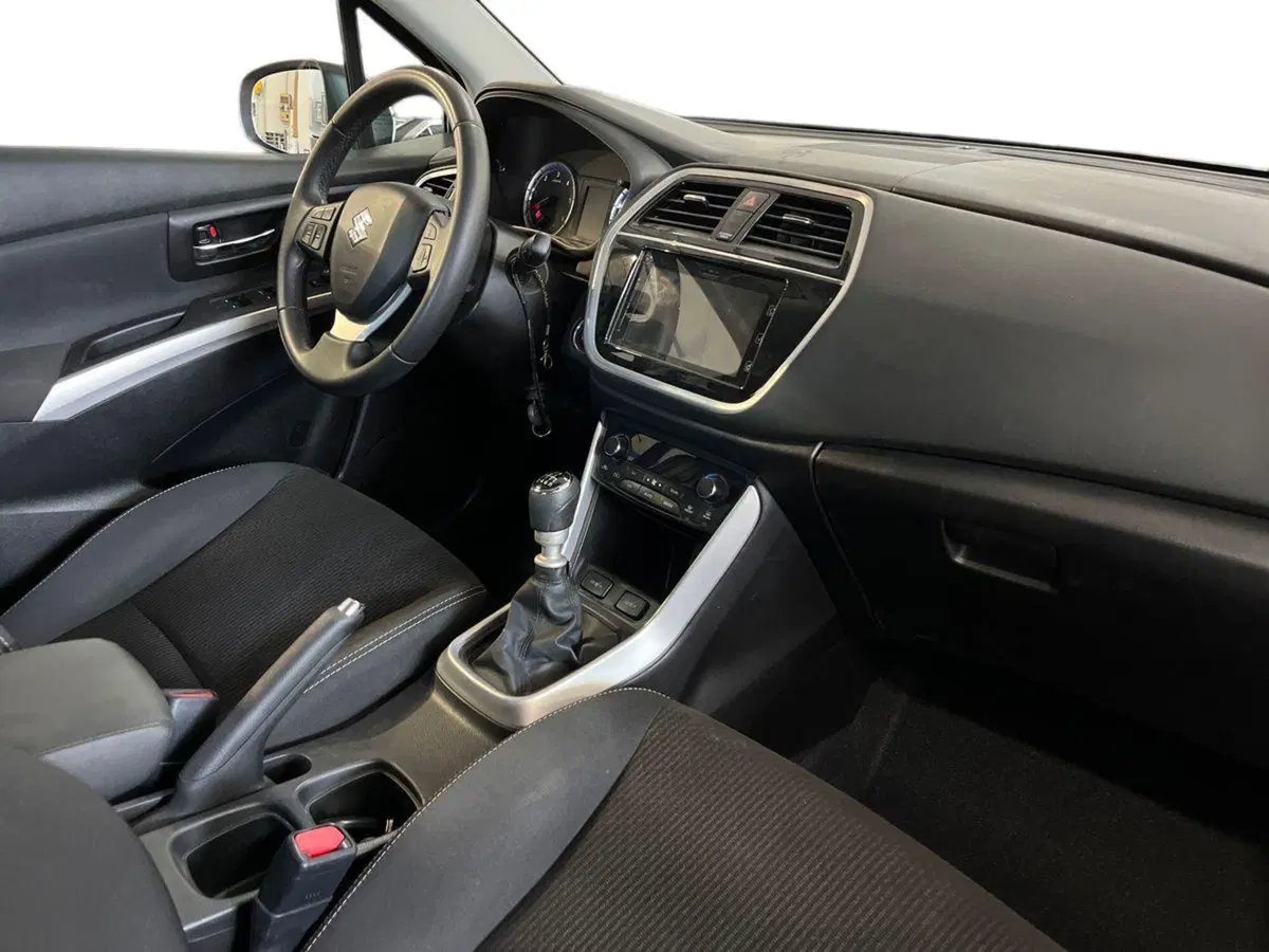 Suzuki S-Cross usata a Bari (9)