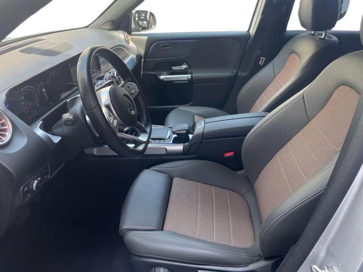 Mercedes-Benz EQB usata a Milano (10)