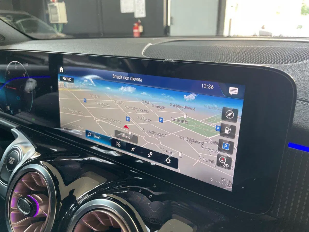 Mercedes-Benz EQB usata a Milano (12)
