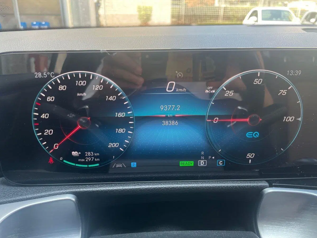 Mercedes-Benz EQB usata a Milano (13)