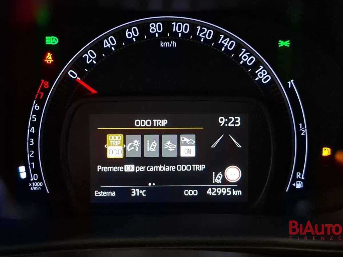 Toyota Aygo X usata a Firenze (9)