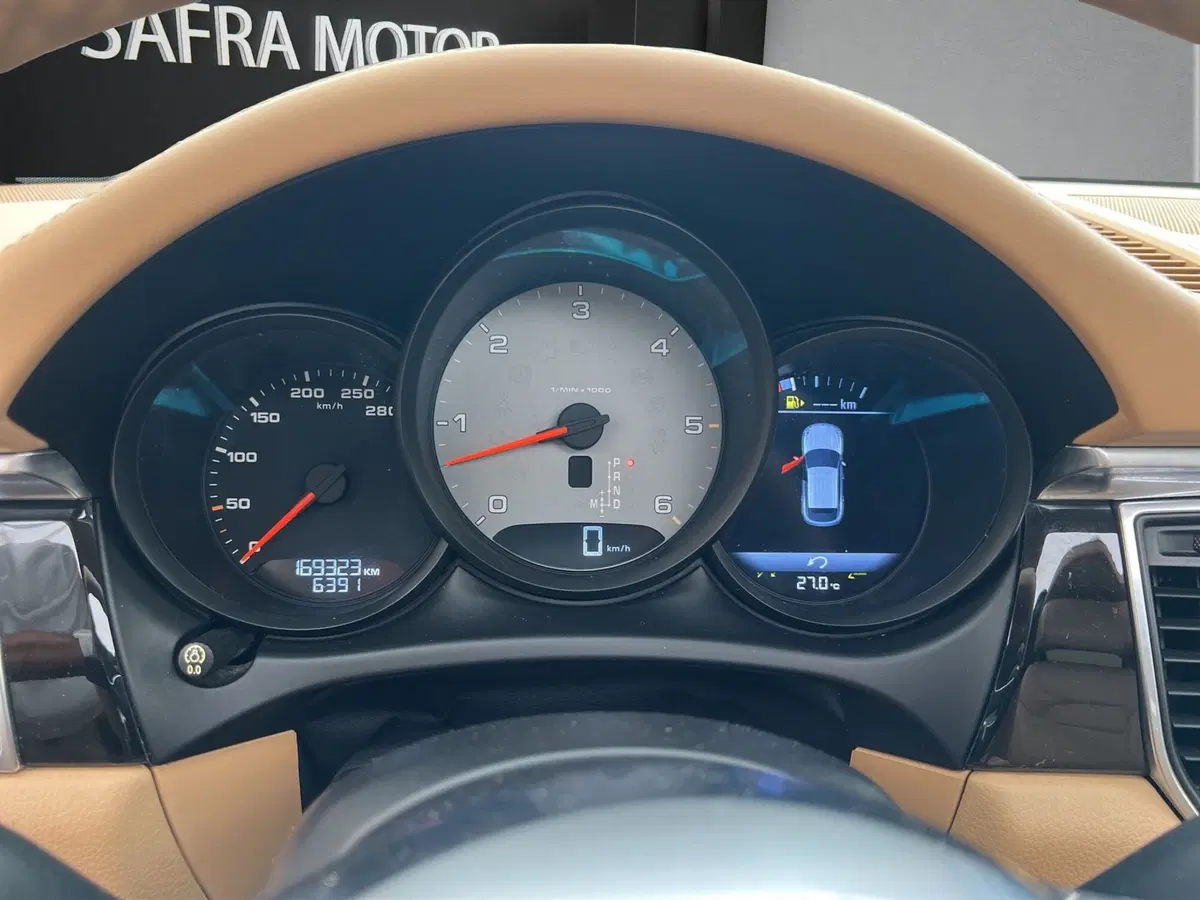 Porsche Macan usata a Cosenza (11)