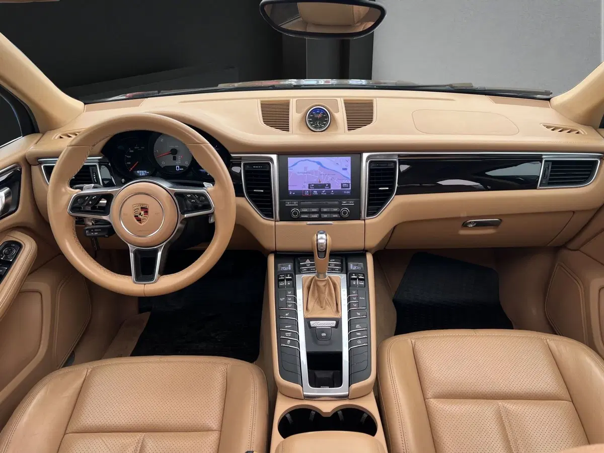 Porsche Macan usata a Cosenza (14)