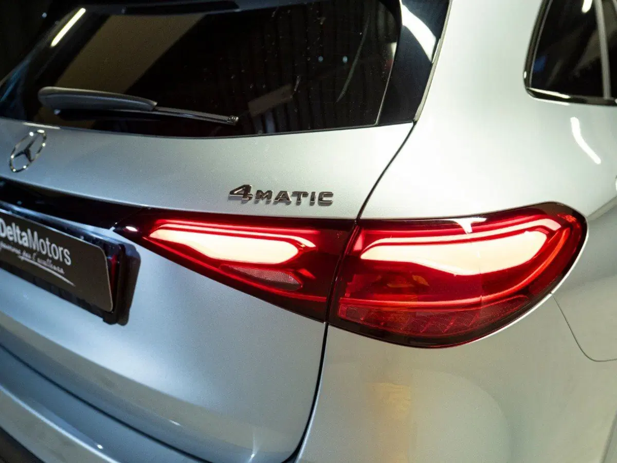 Mercedes-Benz GLC nuova a Ancona (16)