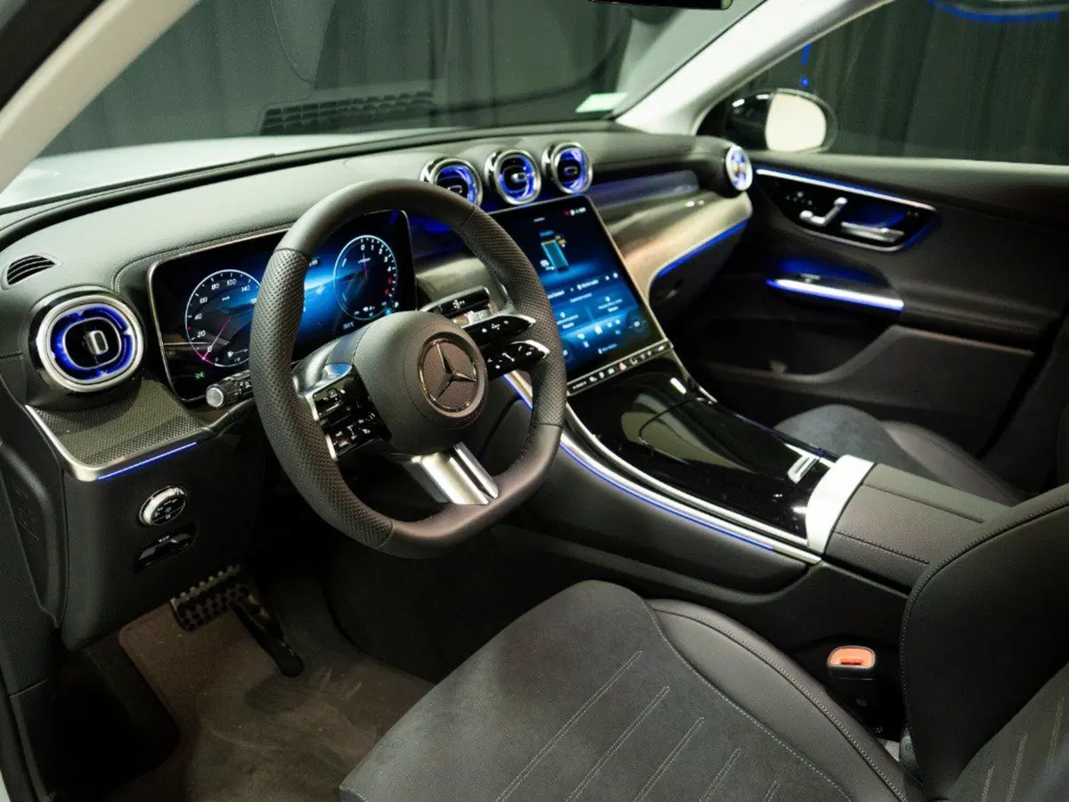 Mercedes-Benz GLC nuova a Ancona (9)