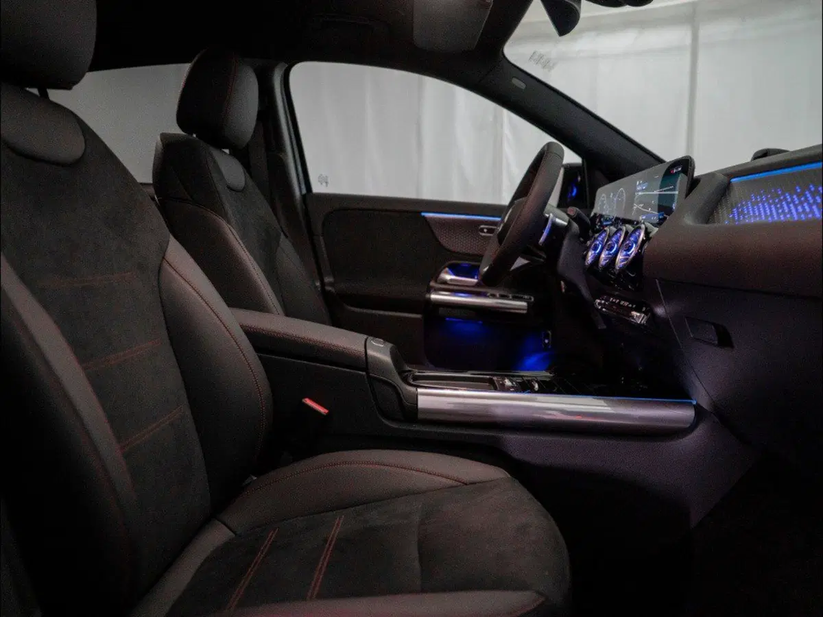 Mercedes-Benz GLA SUV nuova a Macerata (13)