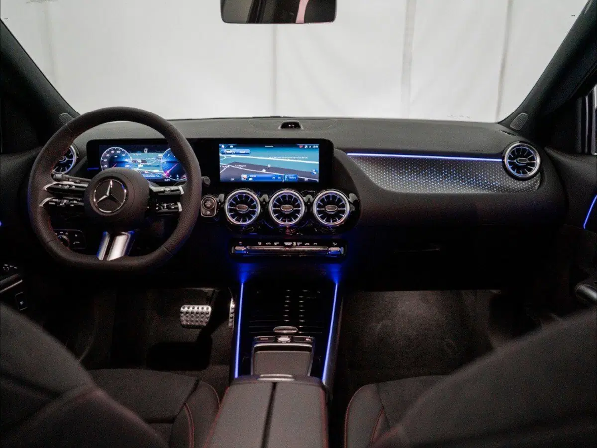 Mercedes-Benz GLA SUV nuova a Macerata (18)