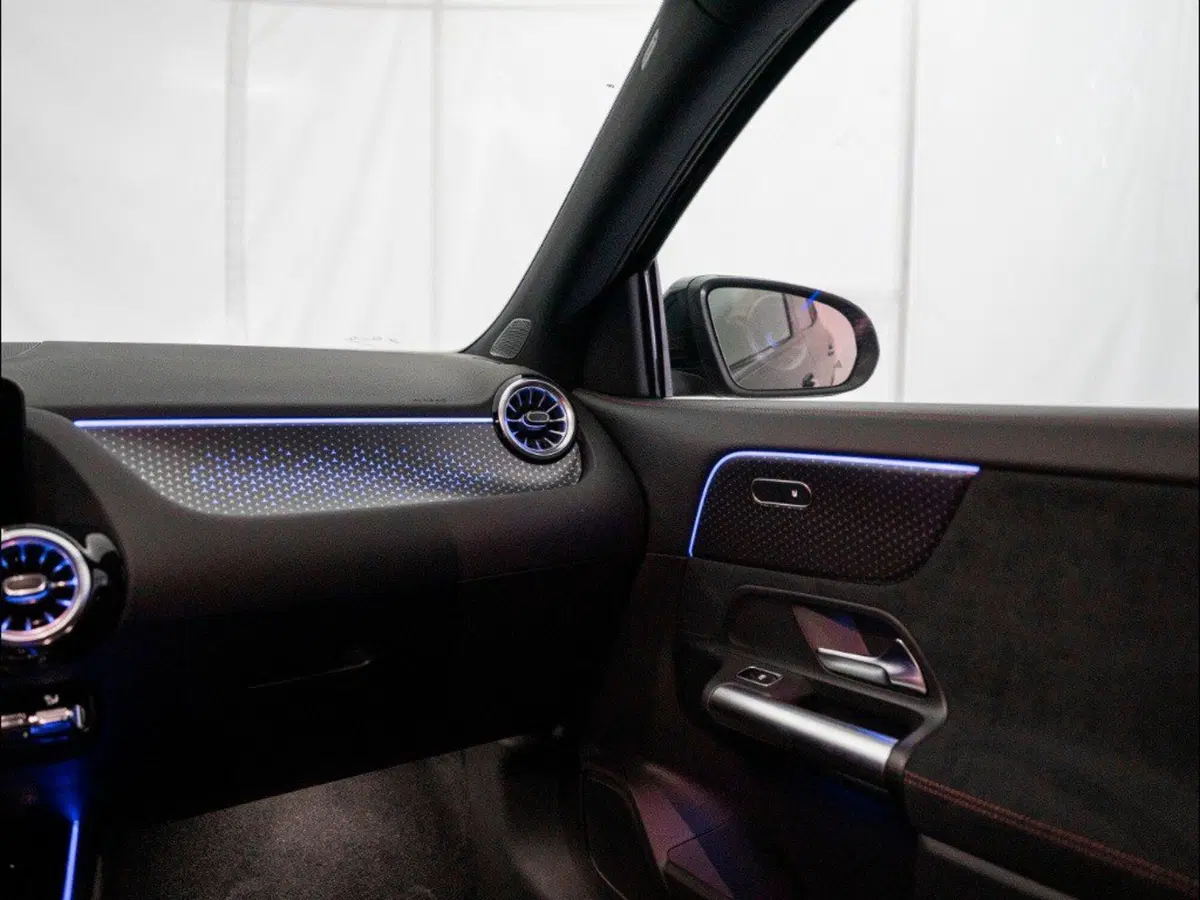 Mercedes-Benz GLA SUV nuova a Macerata (20)