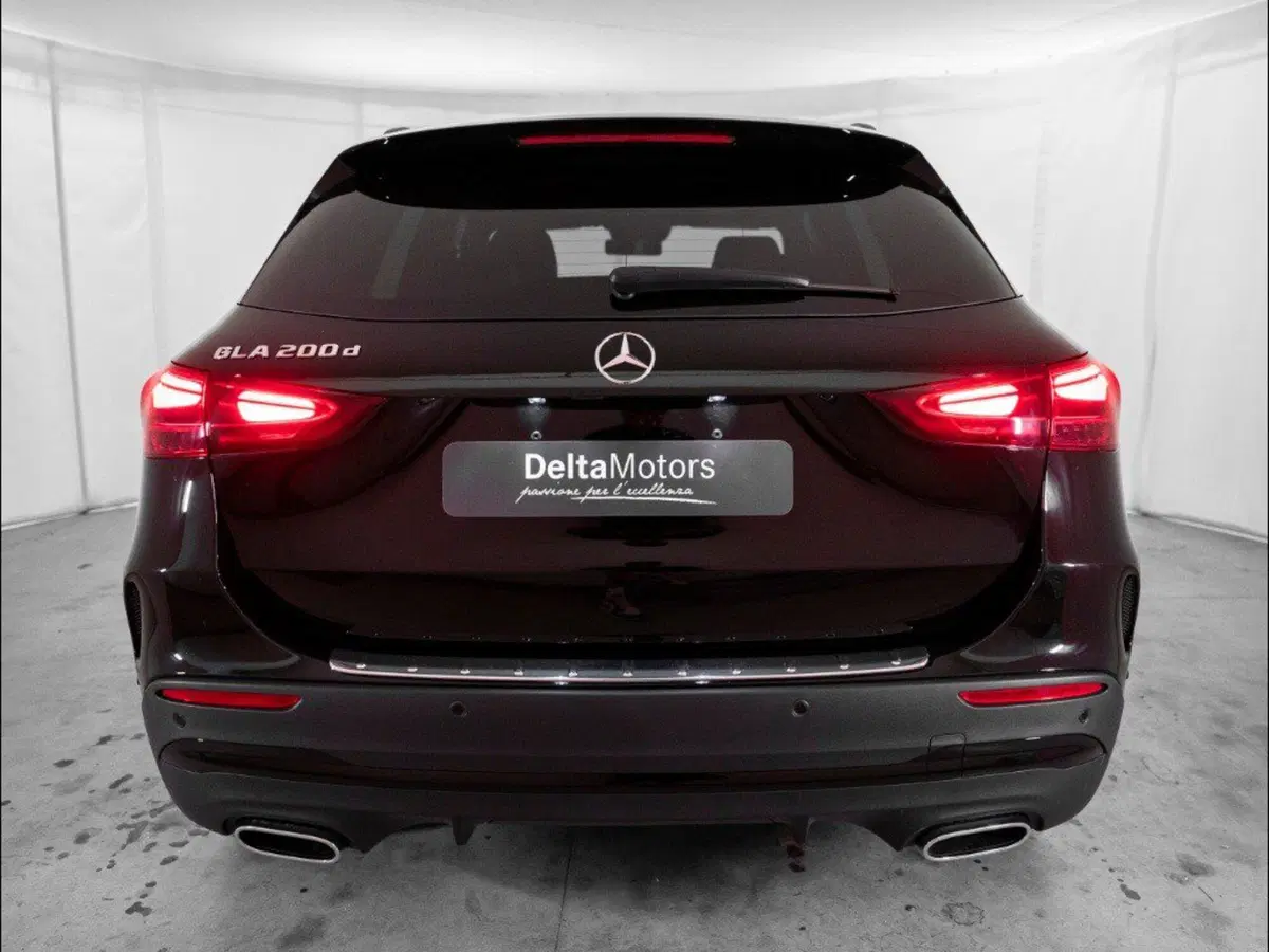 Mercedes-Benz GLA SUV nuova a Macerata (3)