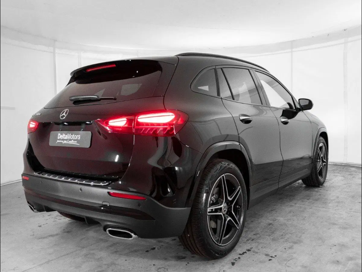 Mercedes-Benz GLA SUV nuova a Macerata (4)