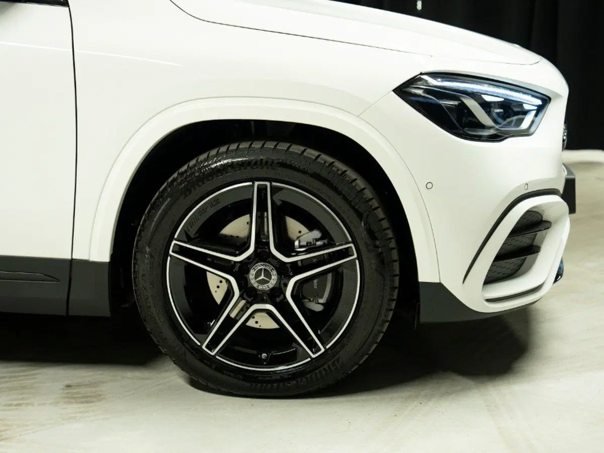 Mercedes-Benz GLA SUV nuova a Ancona (9)