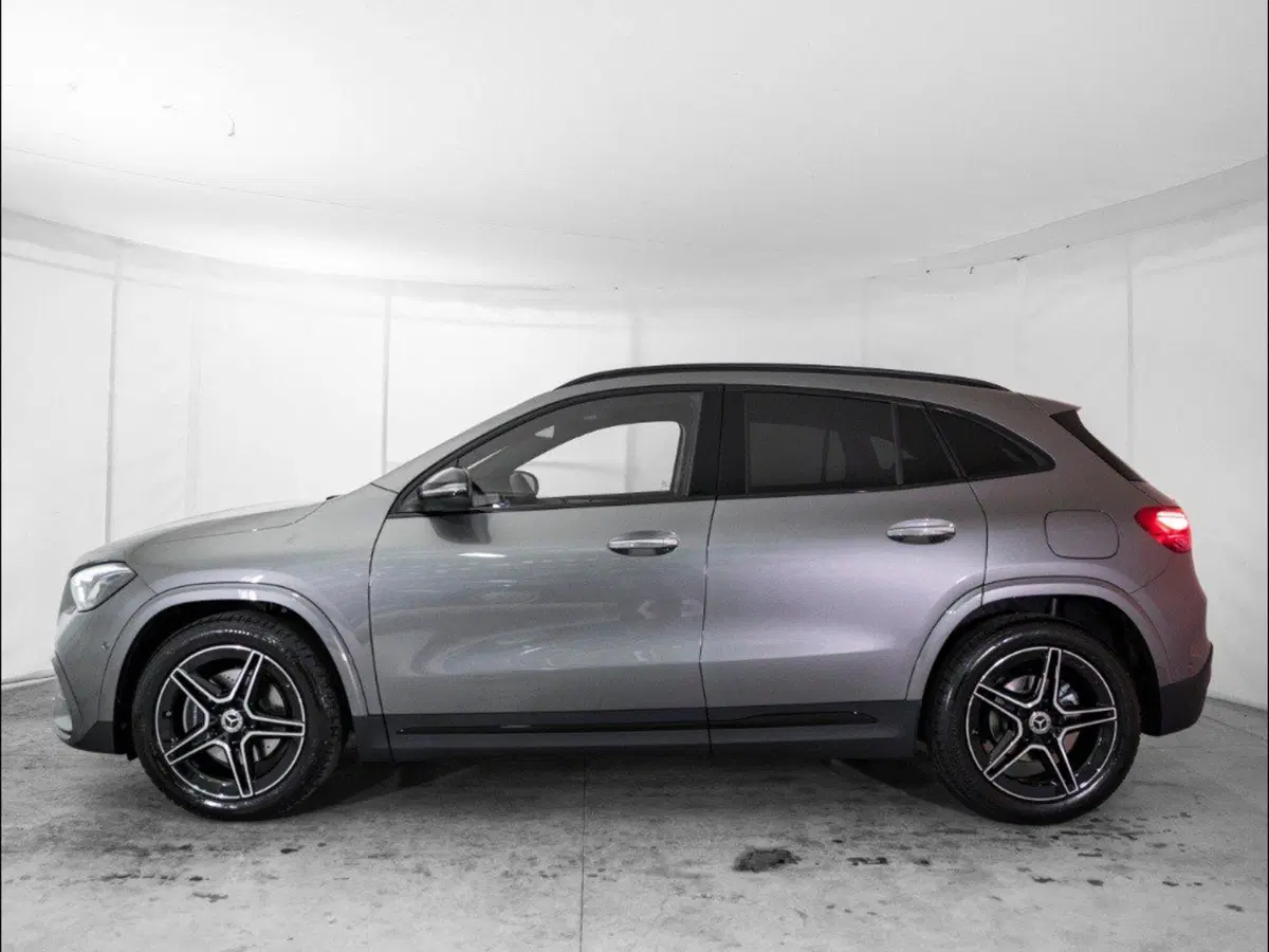 Mercedes-Benz GLA SUV nuova a Macerata (2)