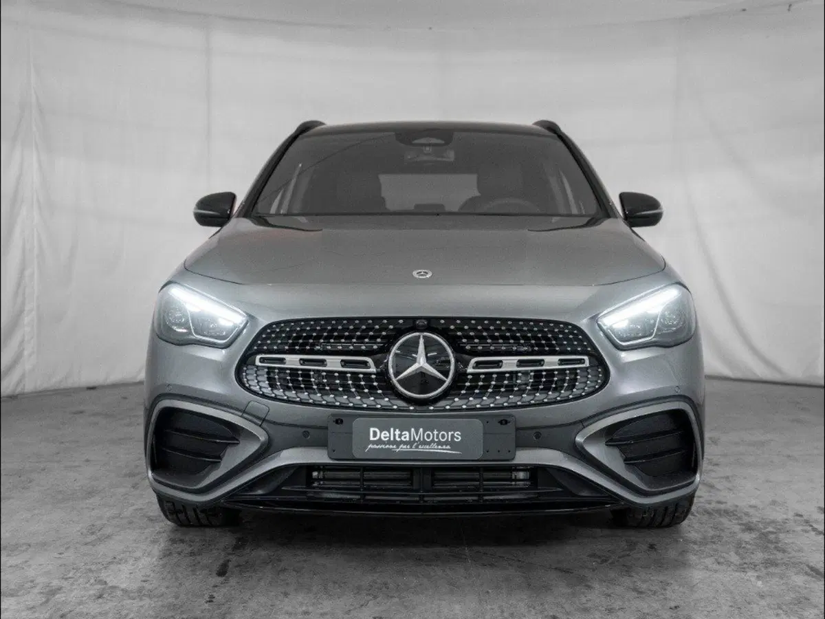 Mercedes-Benz GLA SUV nuova a Macerata (5)