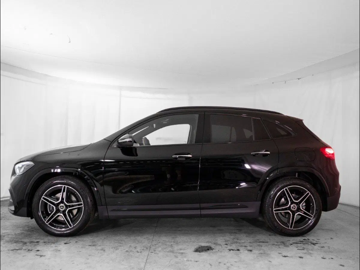Mercedes-Benz GLA SUV nuova a Macerata (2)