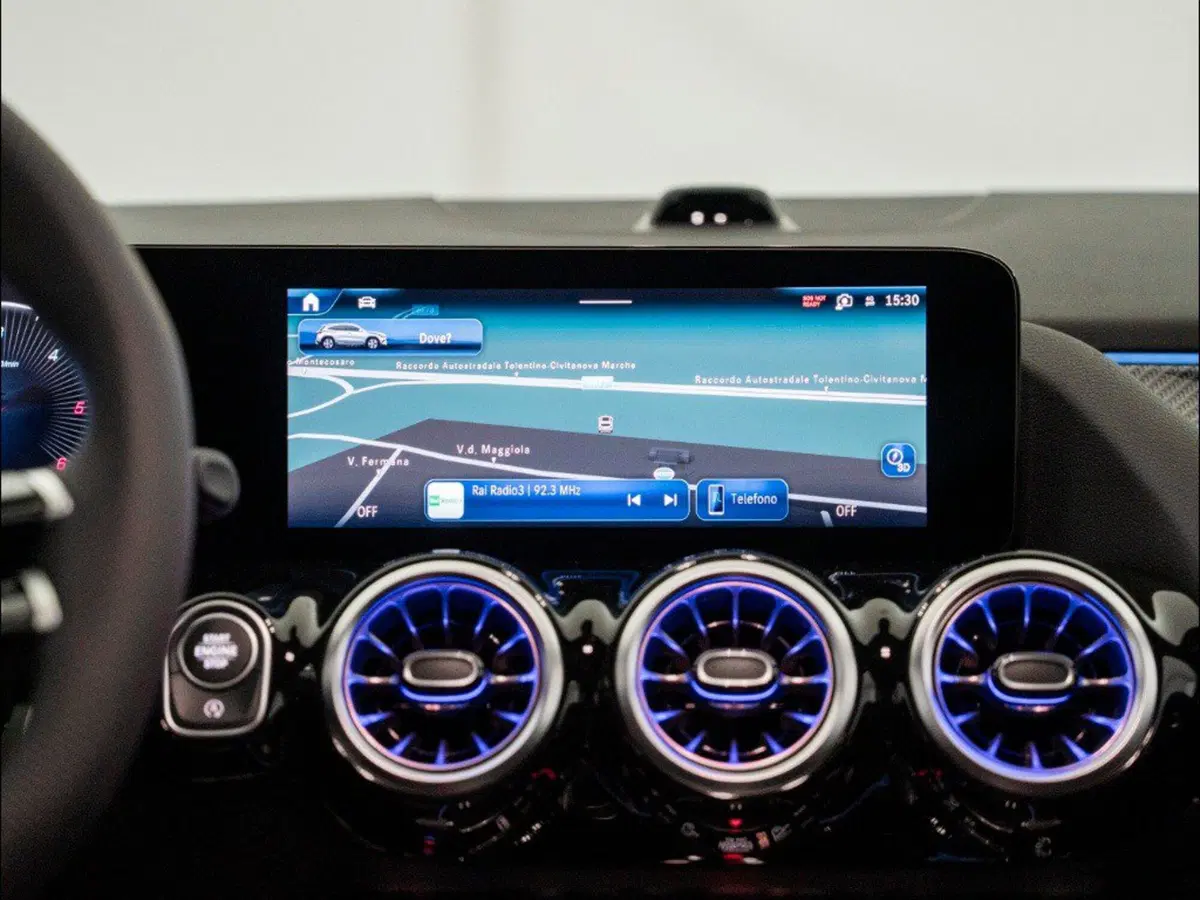 Mercedes-Benz GLA SUV nuova a Macerata (20)