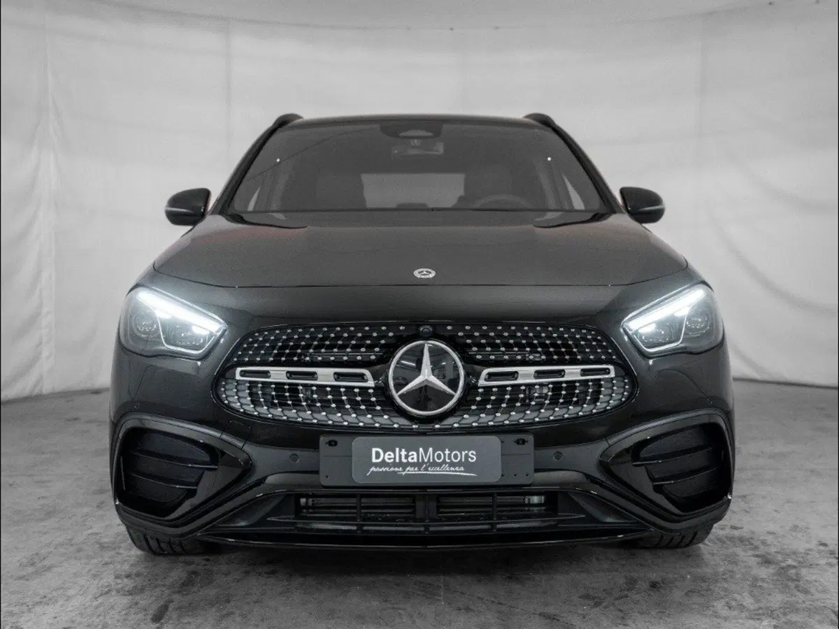 Mercedes-Benz GLA SUV nuova a Macerata (5)
