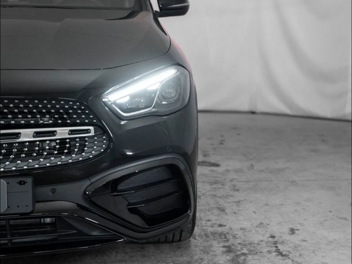 Mercedes-Benz GLA SUV nuova a Macerata (7)