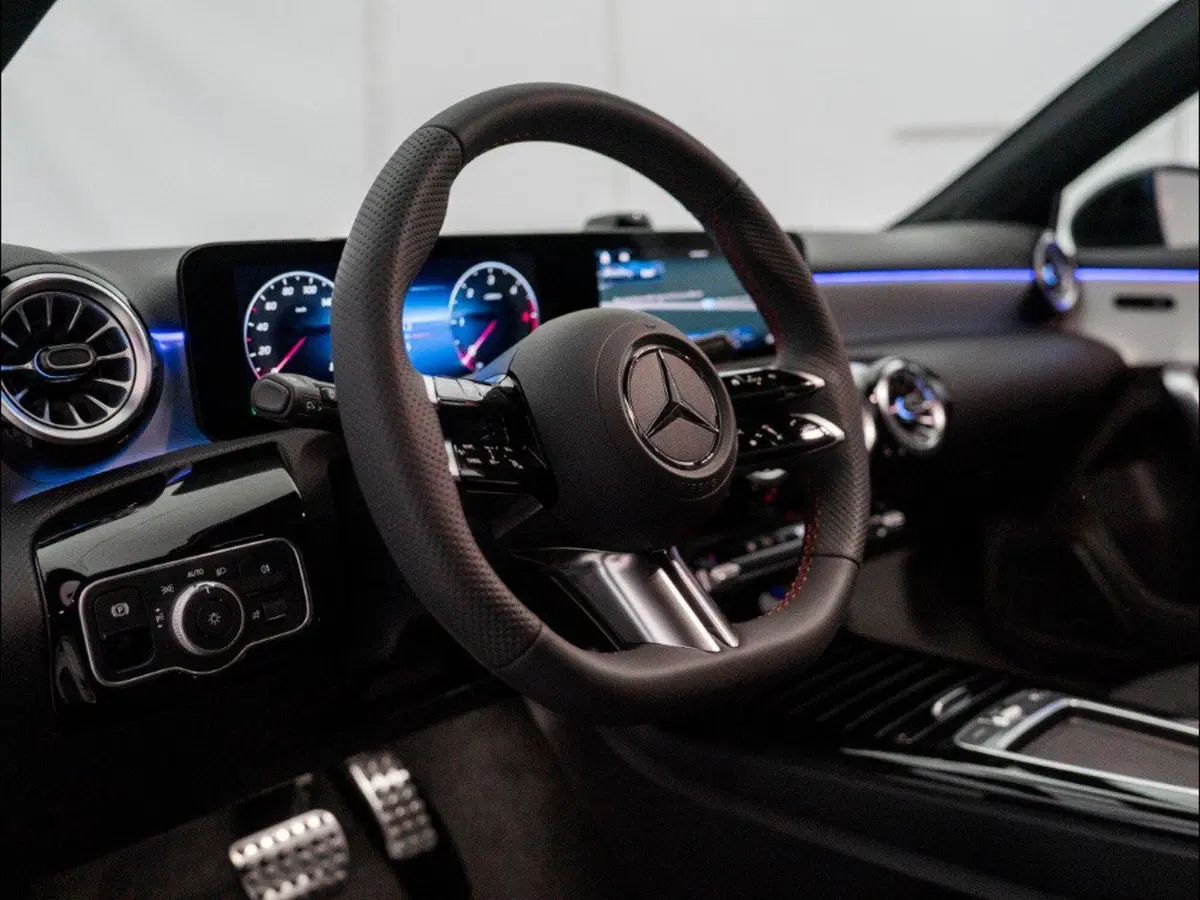 Mercedes-Benz Classe A Sedan nuova a Macerata (15)